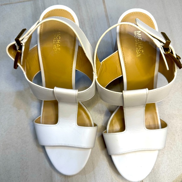Michael Kors Becker T Strap Leather Optic White Block Heel Sandals, size 10M - Picture 1 of 5